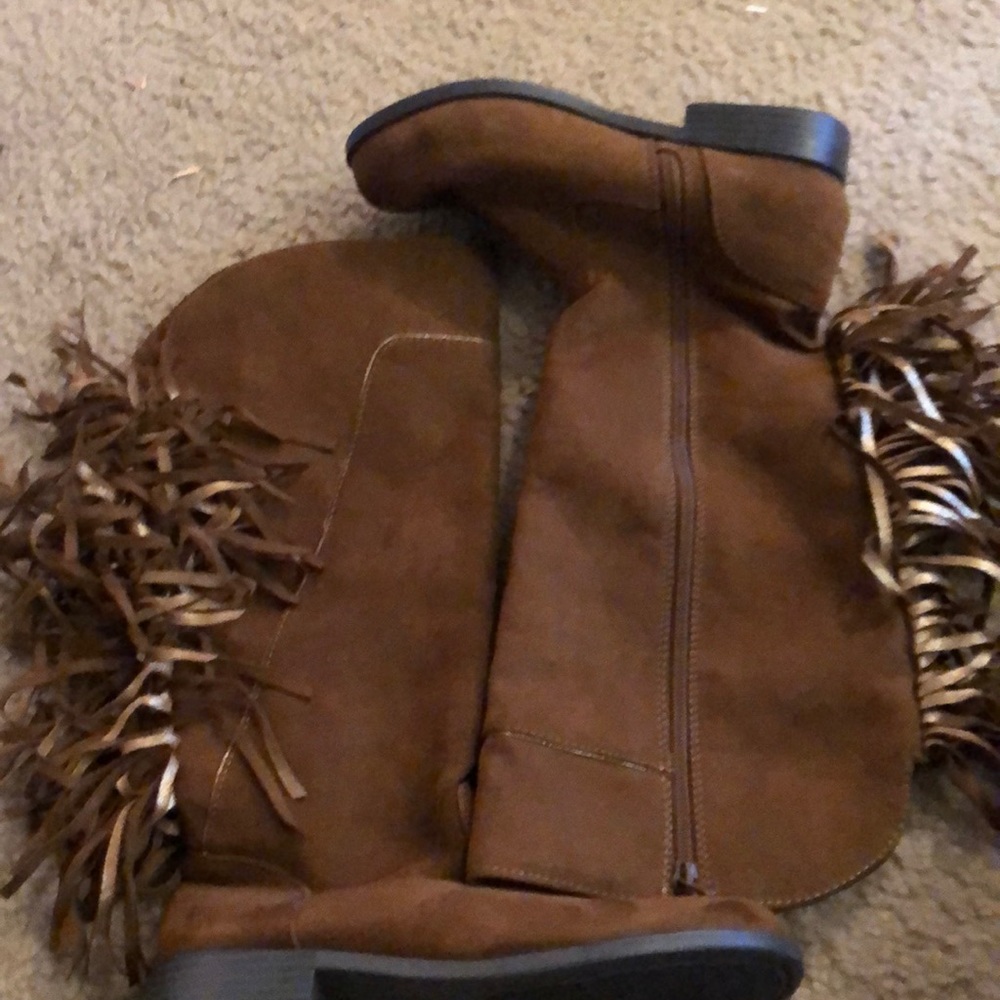Girls size 4 justice fringe boots new never used